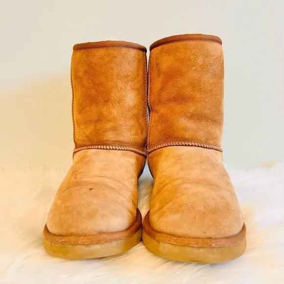 UGG Best Seller Cozy Warm Chestnut Brown Classic Short ll Boots! 🔥