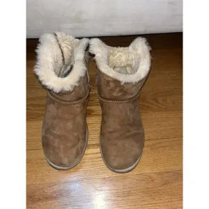 Ugg boots size 9 beige color With Bow On The Back For Women Warm Comfortable