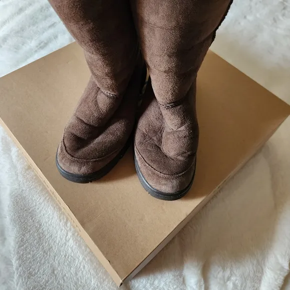 UGG- Boots