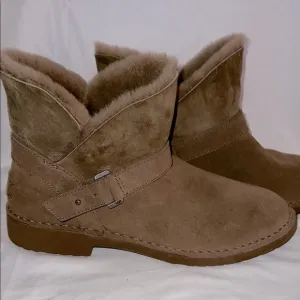 UGG Brown Winter Suede Boots with Sheepskin Lining SZ 9.5