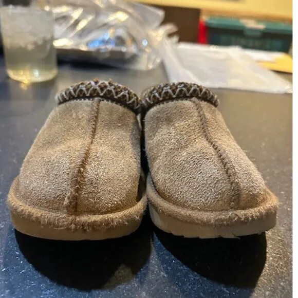 UGG Bundle of 2 Chestnut Suede Classic Boots &amp; Tasmun Slippers Toddler Size 8