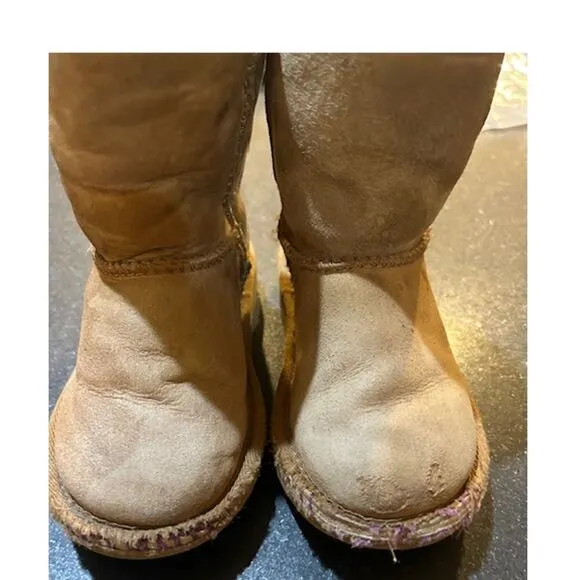 UGG Bundle of 2 Chestnut Suede Classic Boots &amp; Tasmun Slippers Toddler Size 8