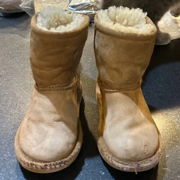 UGG Bundle of 2 Chestnut Suede Classic Boots &amp; Tasmun Slippers Toddler Size 8