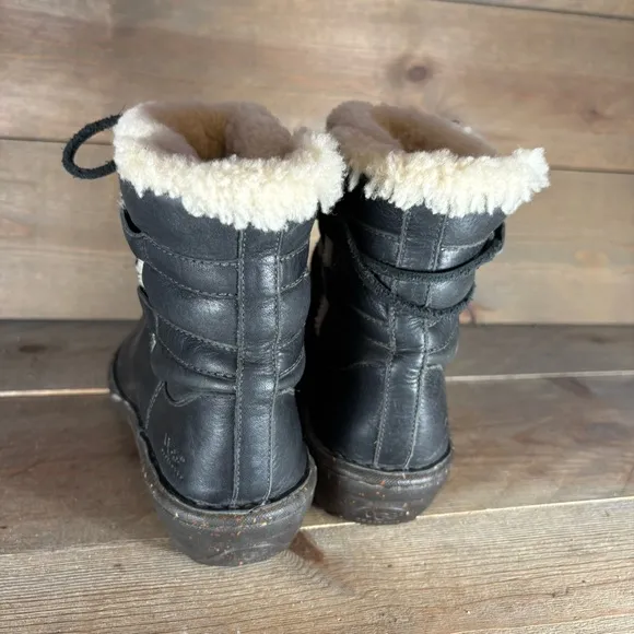 ugg caspia womens size 7 shoes black leather shearling lined snow boots