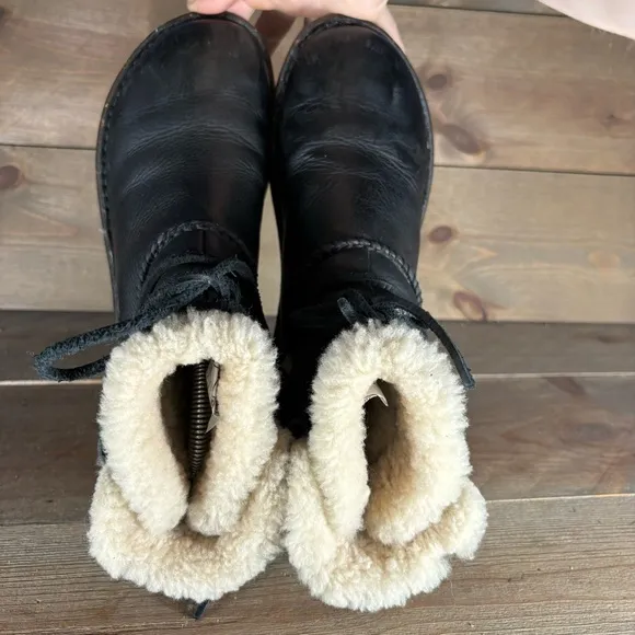 ugg caspia womens size 7 shoes black leather shearling lined snow boots