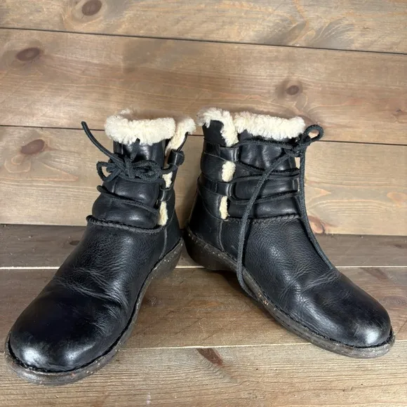 ugg caspia womens size 7 shoes black leather shearling lined snow boots