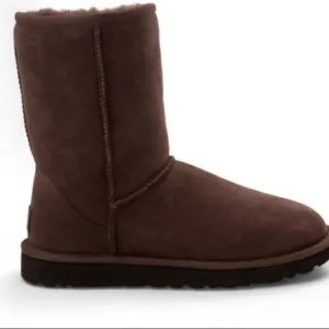 UGG Chocolate Brown Sheepskin Boots Ugg Australia classic short brown size 8