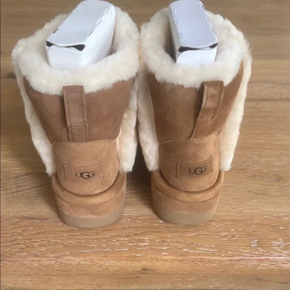Ugg classic chillapeak, Tan and Cream Mid-Calf Boots with Plush Lining