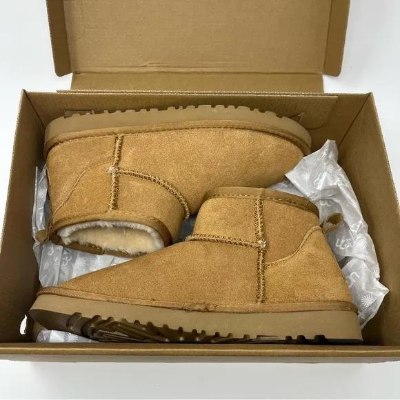 UGG Classic Mini II Boot Chestnut Brown Women’s Size 7