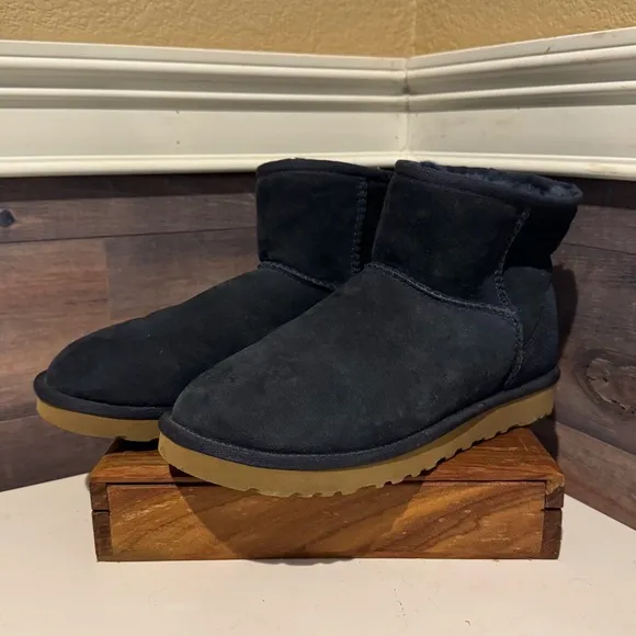 UGG Classic Mini  II Eve Blue Suede Sheepskin Women’s  Boots Size  US 7 5854