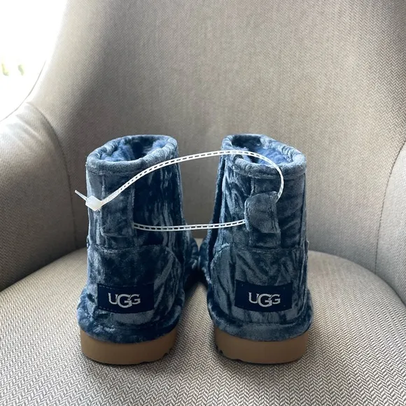 UGG Classic Mini II Velvet Boot Ocean Blue NEW13 toddler 4 big girl