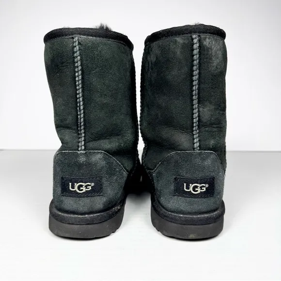 UGG Classic Short II Boots Black Suede Sz 5Y/W7
