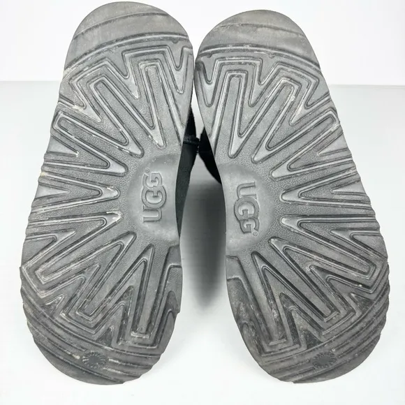 UGG Classic Short II Boots Black Suede Sz 5Y/W7