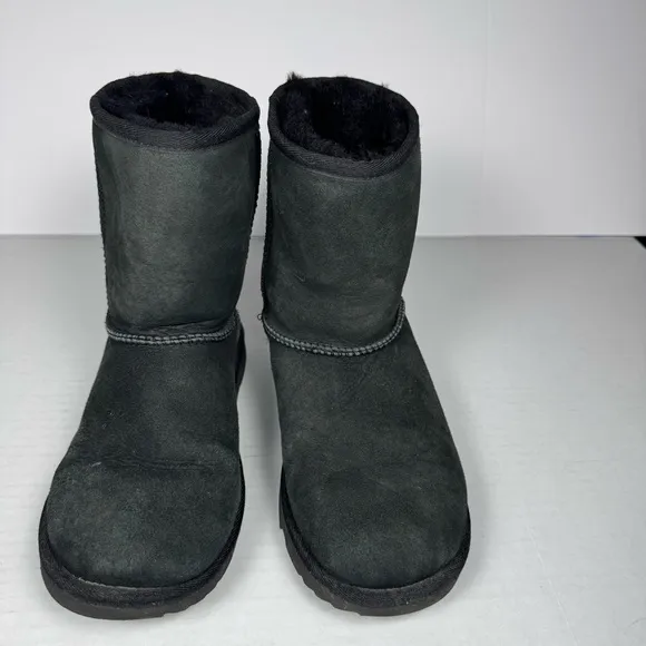 UGG Classic Short II Boots Black Suede Sz 5Y/W7
