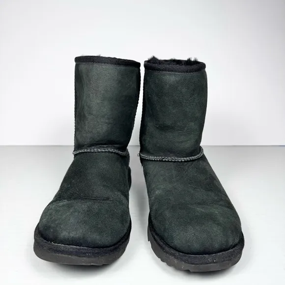 UGG Classic Short II Boots Black Suede Sz 5Y/W7