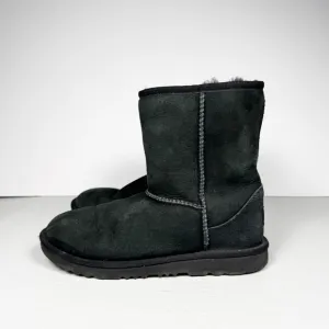UGG Classic Short II Boots Black Suede Sz 5Y/W7