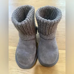 UGG Cozy Gray Kids Boots Girls Size 10 GUC