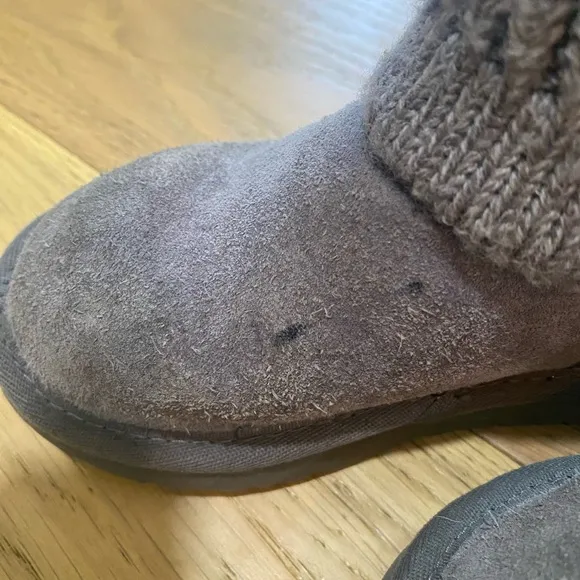 UGG Cozy Gray Kids Boots Girls Size 10 GUC