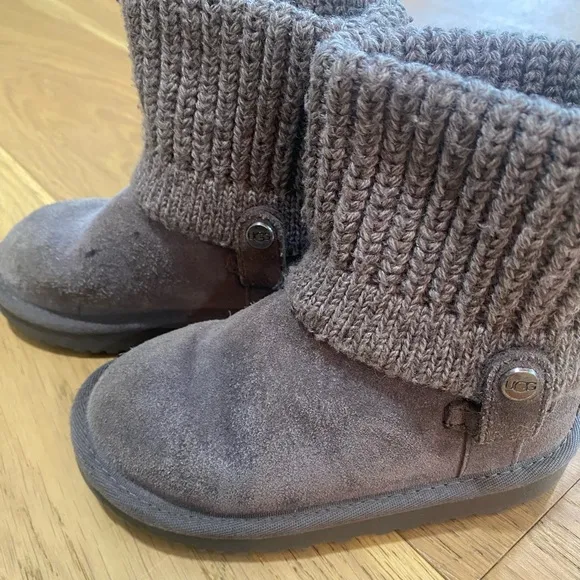 UGG Cozy Gray Kids Boots Girls Size 10 GUC