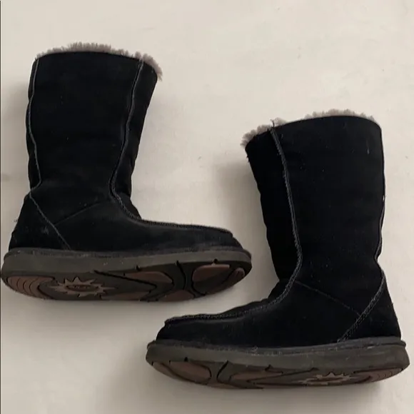 UGG Downtown black suede gray shearling boots 6