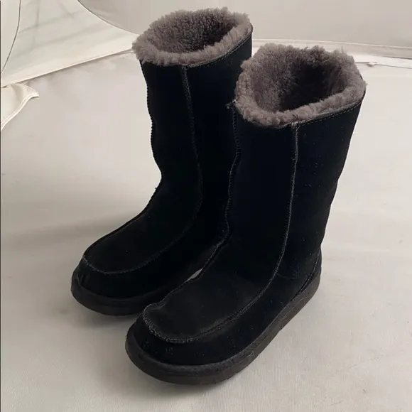 UGG Downtown black suede gray shearling boots 6
