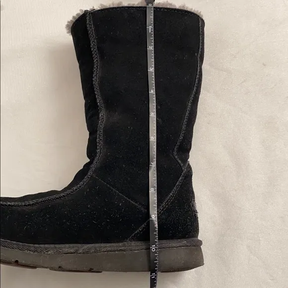 UGG Downtown black suede gray shearling boots 6