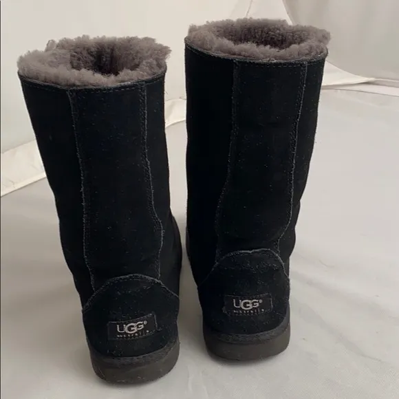 UGG Downtown black suede gray shearling boots 6