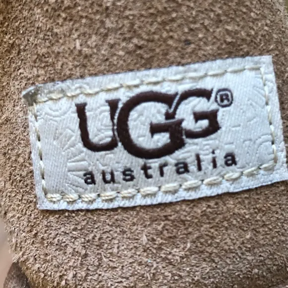 UGG Girls' Button Triplet boot