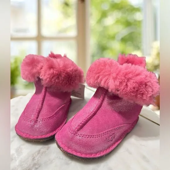 UGG Infant Baby Toddler Winter Boo Crib Shearling Boots Size 6/7 L 18-24 Months