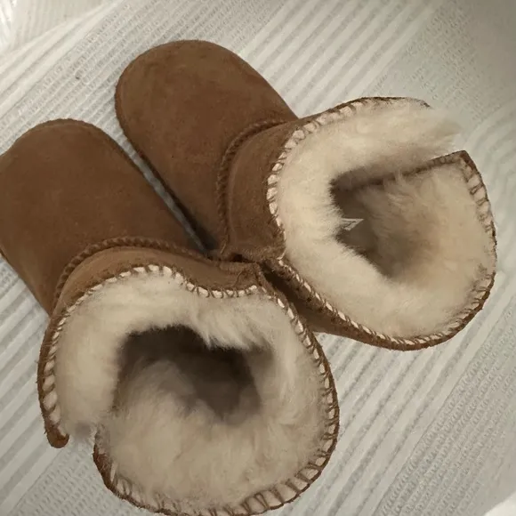 Ugg Infant Size 4 Erin Boots Excellent Used Condition