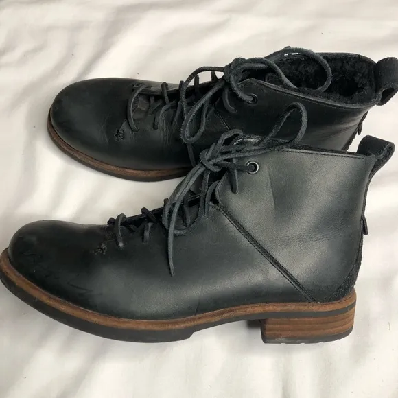 UGG Keaton lace up black leather ankle boots
