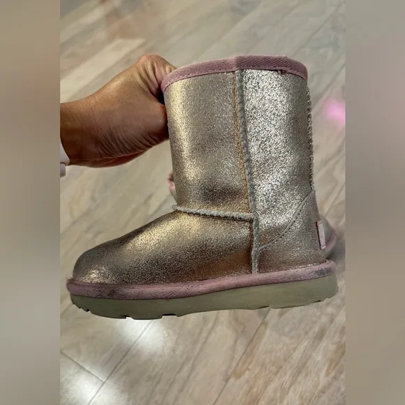 UGG Kids' Classic II Metallic Glitter Boot size 9 toddler