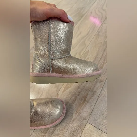 UGG Kids' Classic II Metallic Glitter Boot size 9 toddler