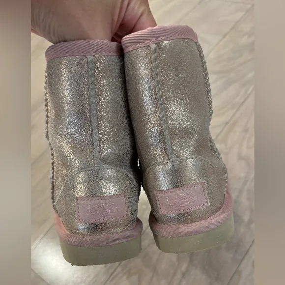 UGG Kids' Classic II Metallic Glitter Boot size 9 toddler
