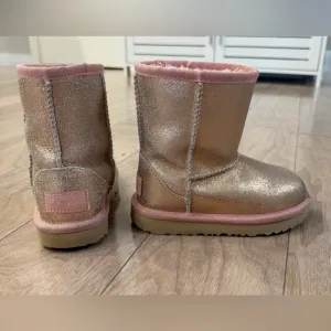 UGG Kids' Classic II Metallic Glitter Boot size 9 toddler