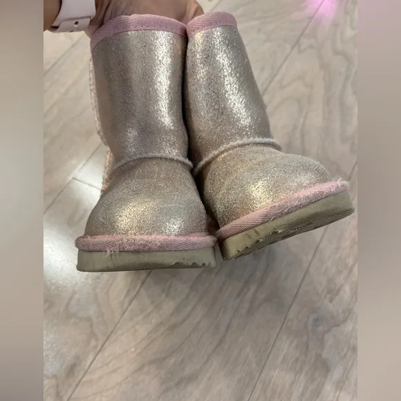 UGG Kids' Classic II Metallic Glitter Boot size 9 toddler