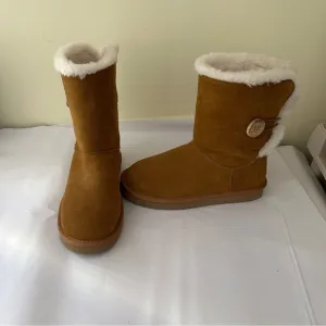 Ugg Koolaburra Nalie Short Boot Size 6 Chestnut