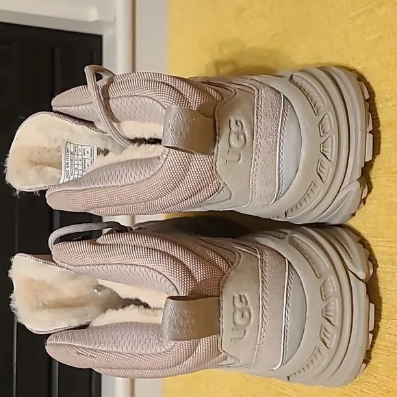 Ugg lace-up weather boots men size 9/ women size 10. New. Tan