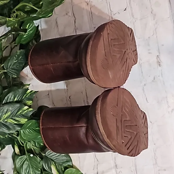 UGG Mariana Chocolate Leather Water Resistant Boots 8