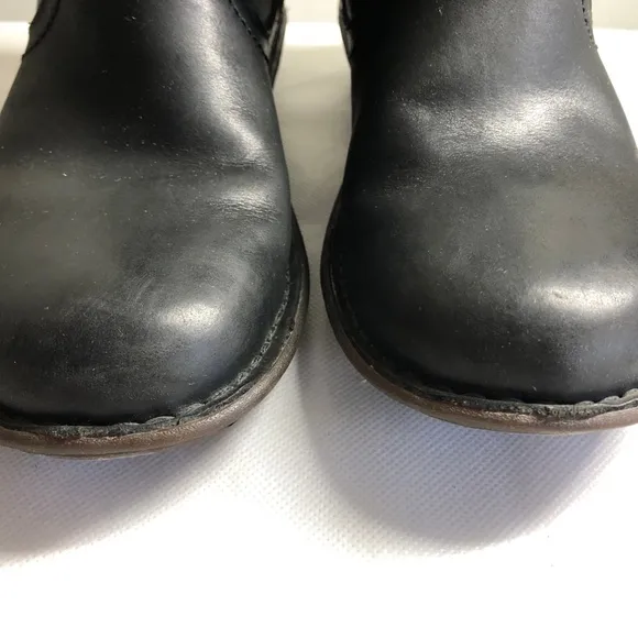 UGG Neevah Boots