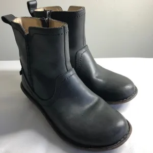 UGG Neevah Boots