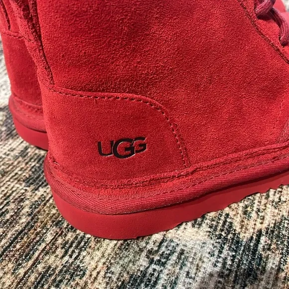 UGG Neumel Boots Chukka Lace Up Suede Ankle Boots Sheepskin Red 5 Youth EUC