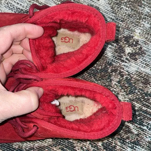 UGG Neumel Boots Chukka Lace Up Suede Ankle Boots Sheepskin Red 5 Youth EUC