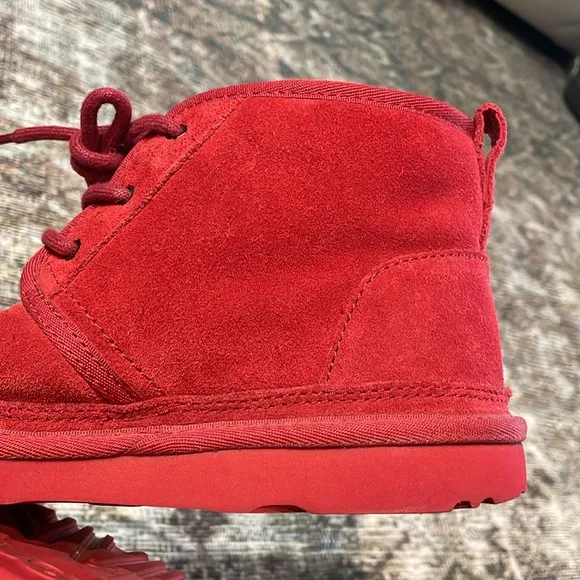 UGG Neumel Boots Chukka Lace Up Suede Ankle Boots Sheepskin Red 5 Youth EUC