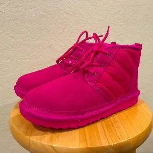 UGG Neumel Boots for Kids, size 5