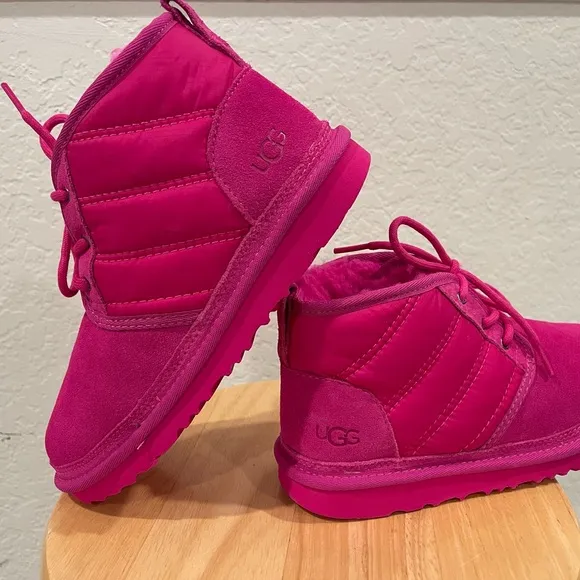 UGG Neumel Boots for Kids, size 5