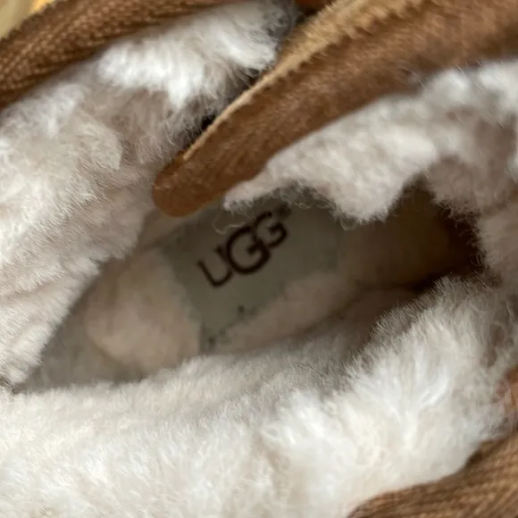 UGG Neumel kids boots sz 12