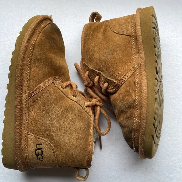 UGG Neumel kids boots sz 12