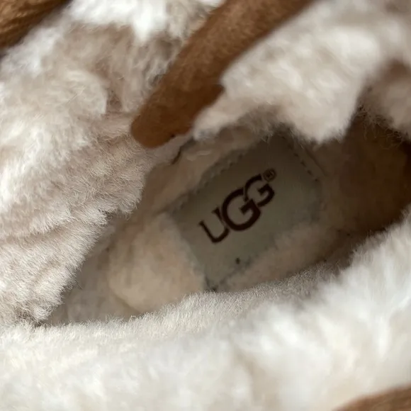 UGG Neumel kids boots sz 12