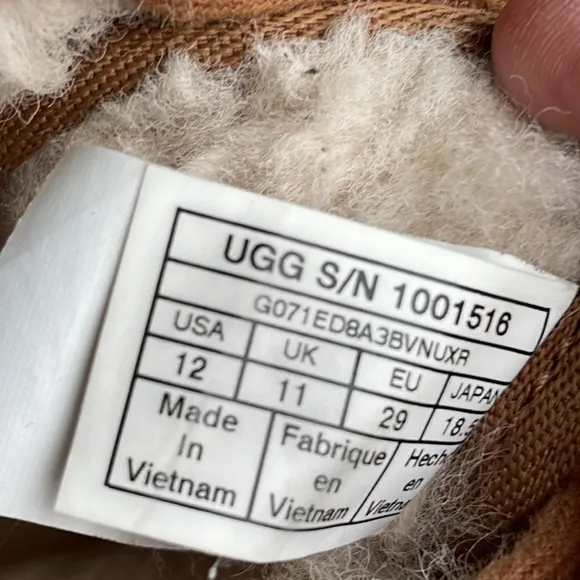 UGG Neumel kids boots sz 12